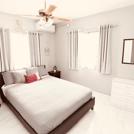 Cozy 2 Bedroom Townhouse In Gated Community, Kgn8 Newly Installed Solar Hot Water System Kingston Extérieur photo