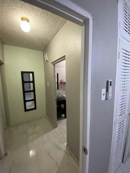 Cozy 2 Bedroom Townhouse In Gated Community, Kgn8 Newly Installed Solar Hot Water System Kingston Extérieur photo