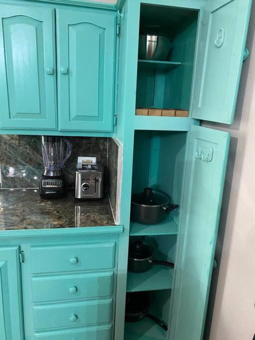 Cozy 2 Bedroom Townhouse In Gated Community, Kgn8 Newly Installed Solar Hot Water System Kingston Extérieur photo
