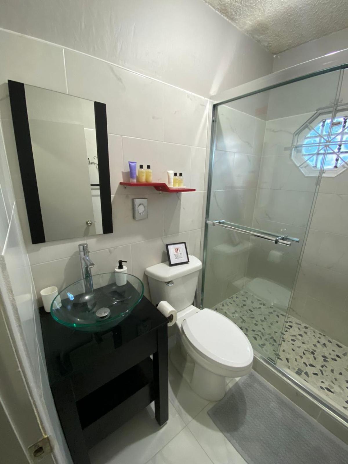 Cozy 2 Bedroom Townhouse In Gated Community, Kgn8 Newly Installed Solar Hot Water System Kingston Extérieur photo