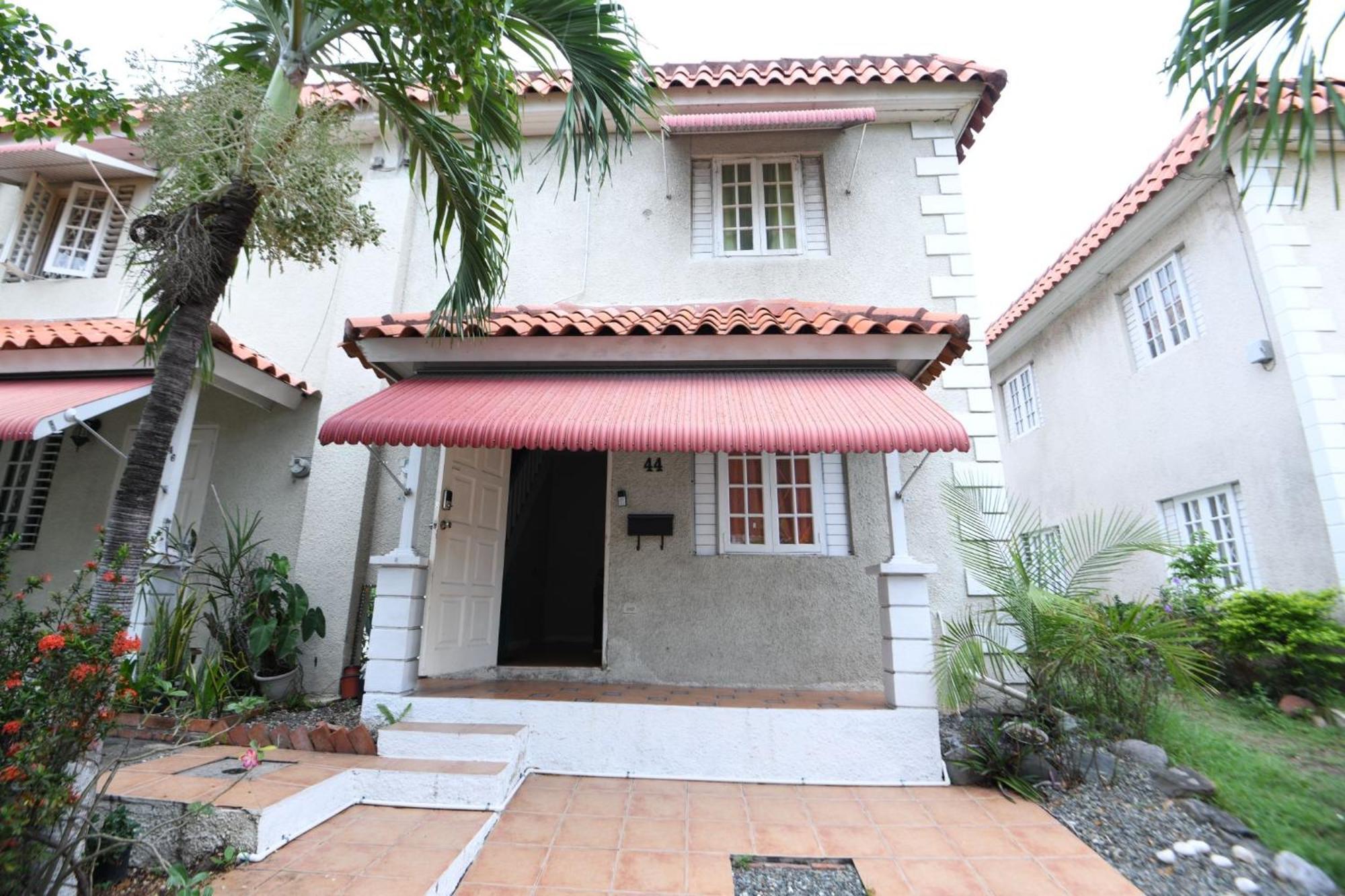 Cozy 2 Bedroom Townhouse In Gated Community, Kgn8 Newly Installed Solar Hot Water System Kingston Extérieur photo
