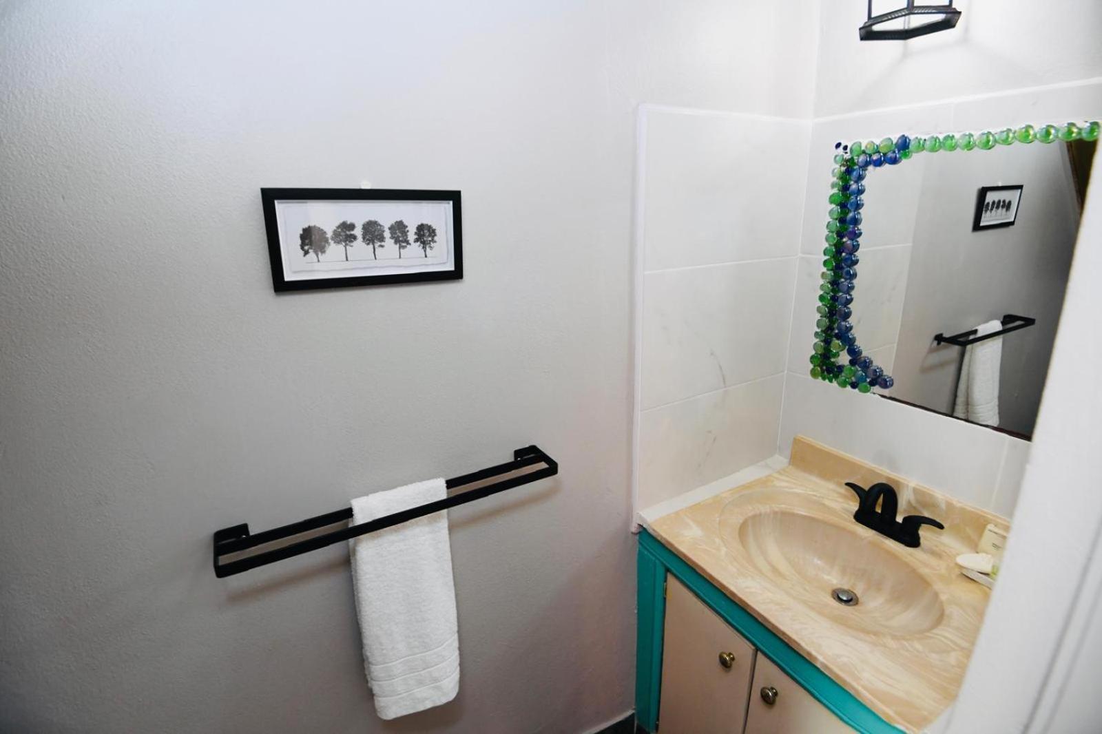 Cozy 2 Bedroom Townhouse In Gated Community, Kgn8 Newly Installed Solar Hot Water System Kingston Extérieur photo